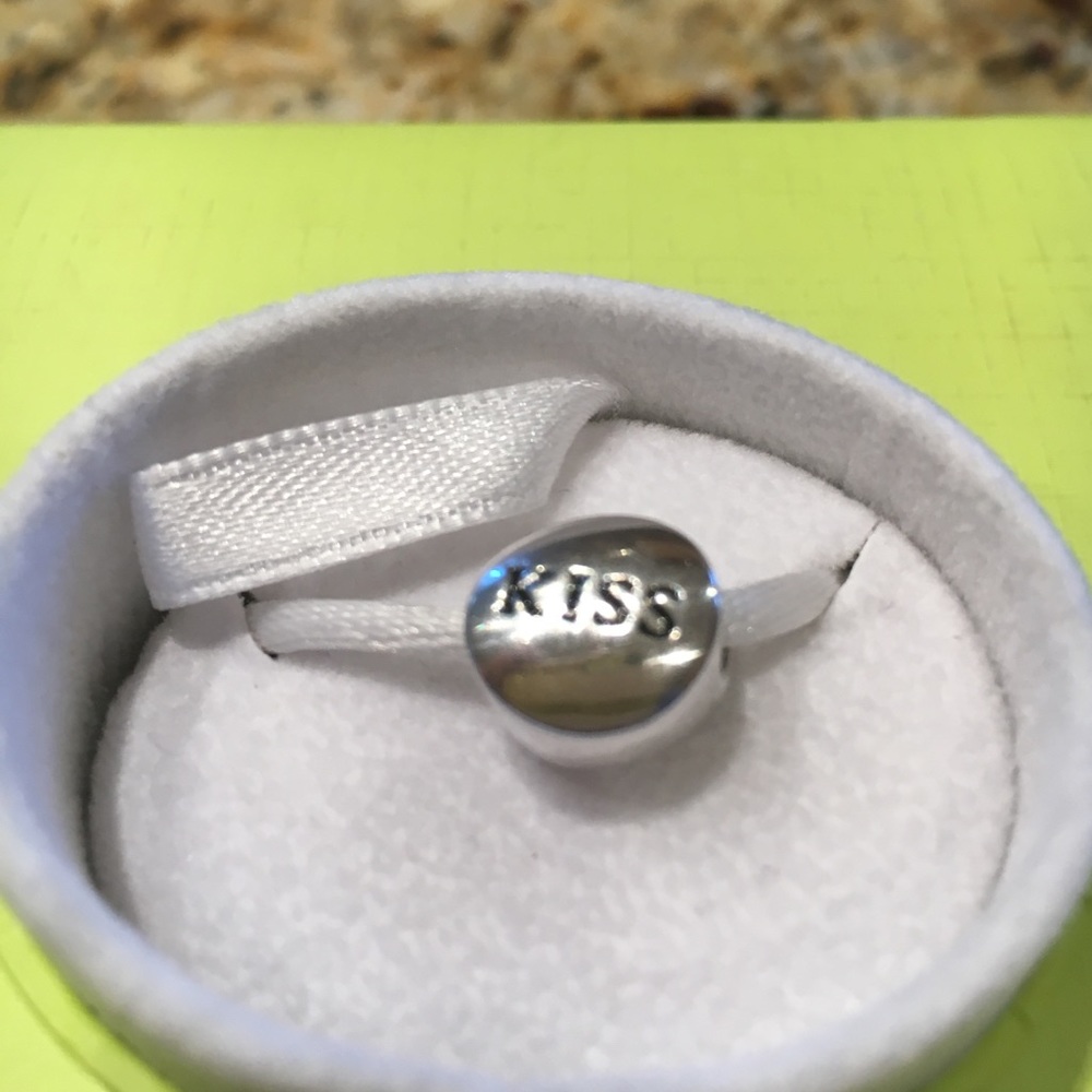 Chamilia Kiss My Lips Bead - Picture 4 of 4