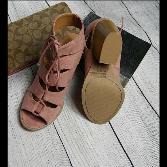 Last two Gladiator booties lace up heel sz 6 & 5.5 - Picture 4 of 6