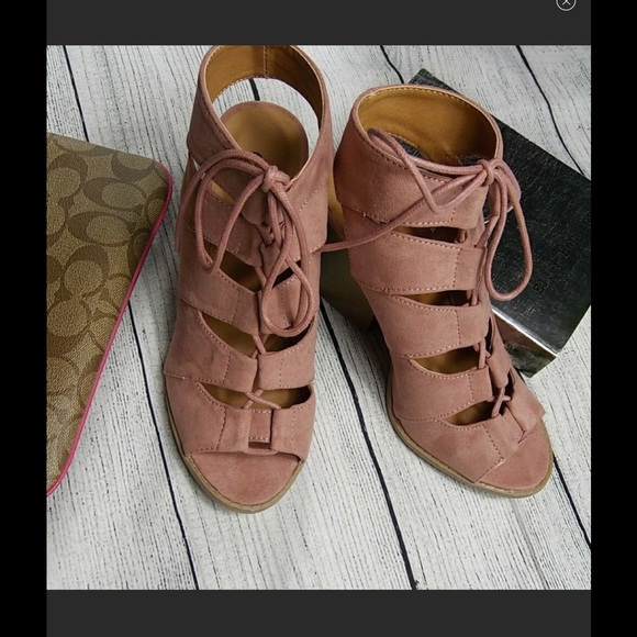 Last two Gladiator booties lace up heel sz 6 & 5.5 - Picture 3 of 6