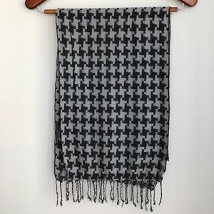 French Connection -- Houndstooth Lightweight Scarf