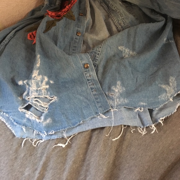 SOLD LF Furst of a Kind rose embroidered chambray - Picture 5 of 5