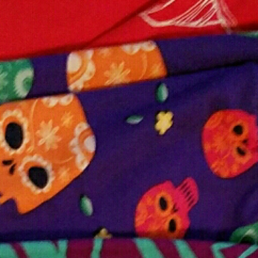 Purple sugar skulls leggings