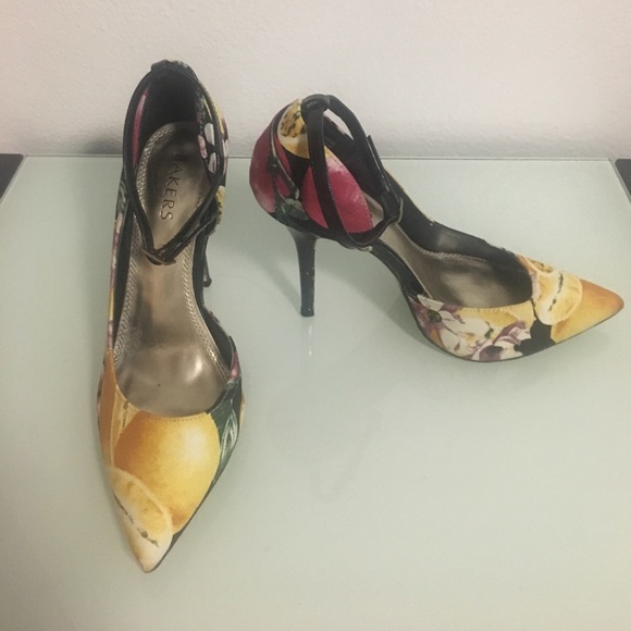 Ankle strap pointy toe heel - Picture 2 of 2