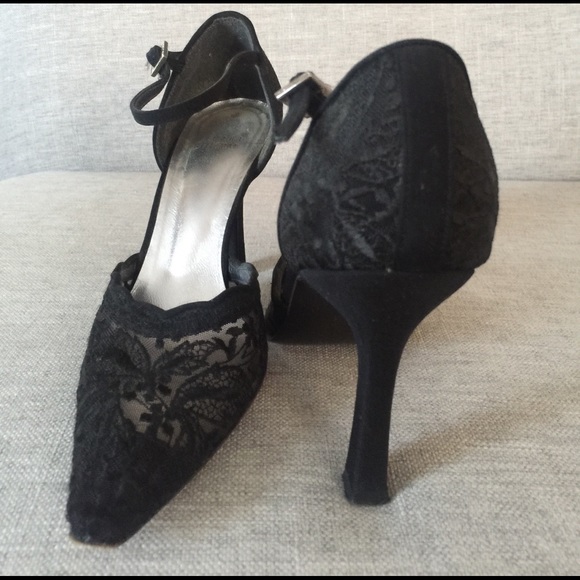 Vintage Stuart Weitzman lace heels - Picture 2 of 5