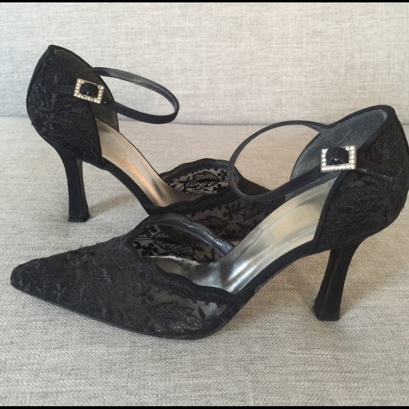 Vintage Stuart Weitzman lace heels - Picture 3 of 5