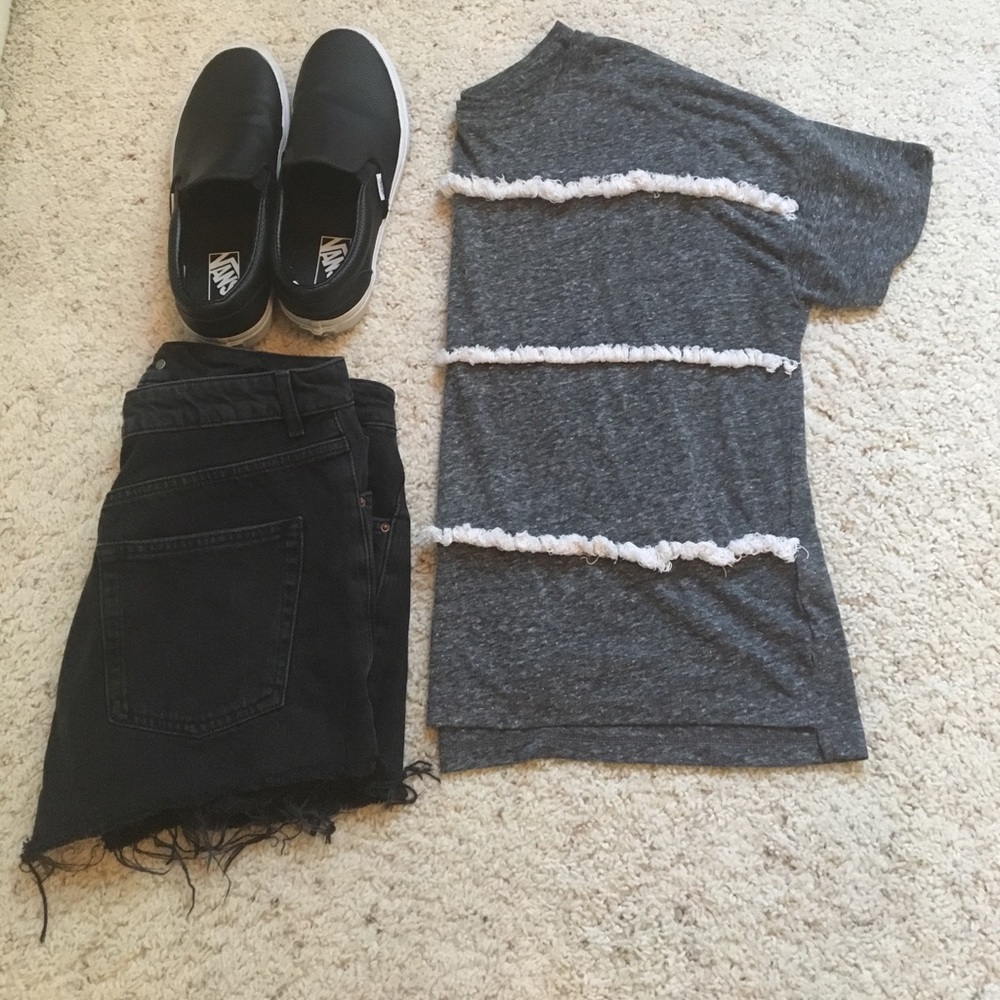 EUC Old Navy fringe tee