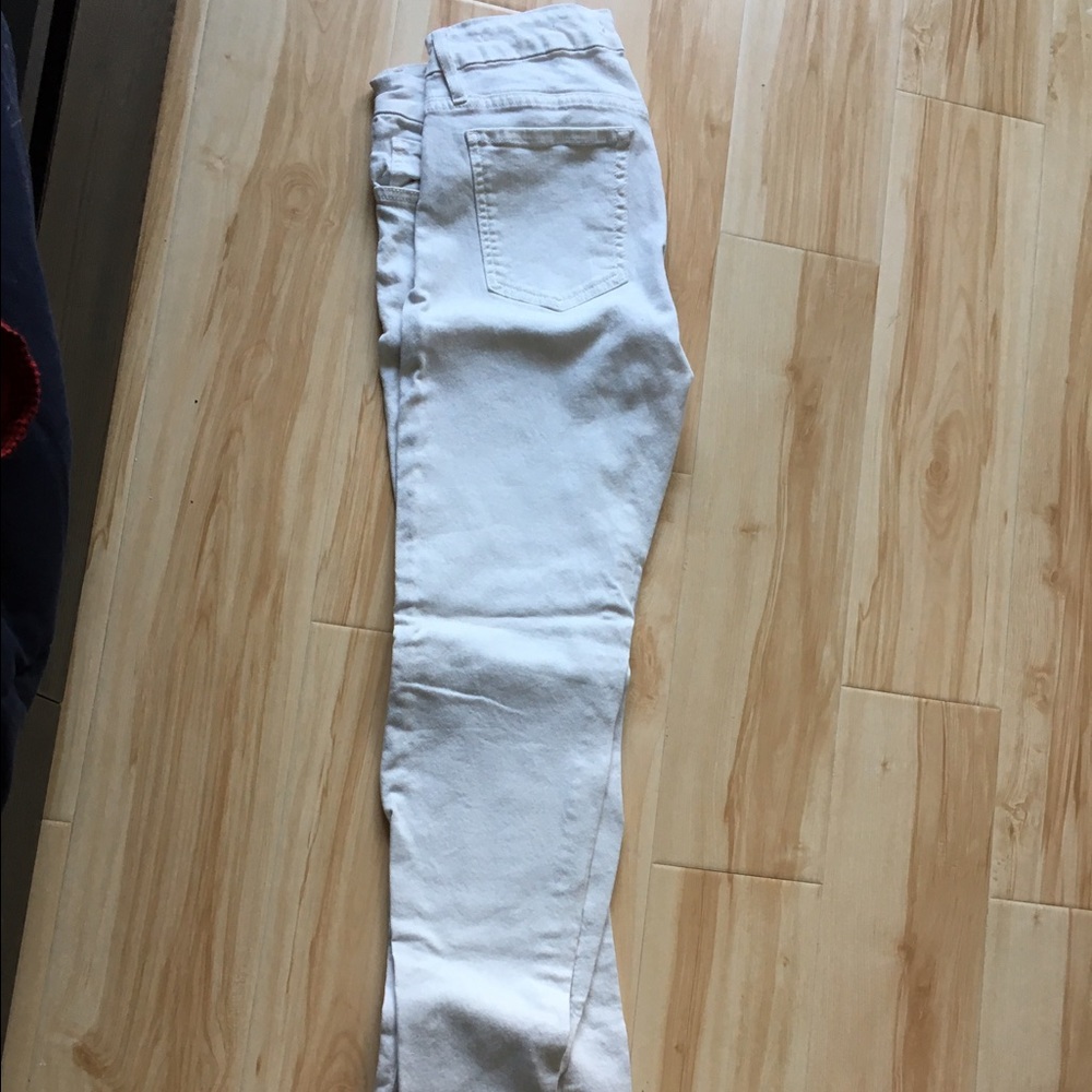 Guess White Jeans in Excellent Condition!