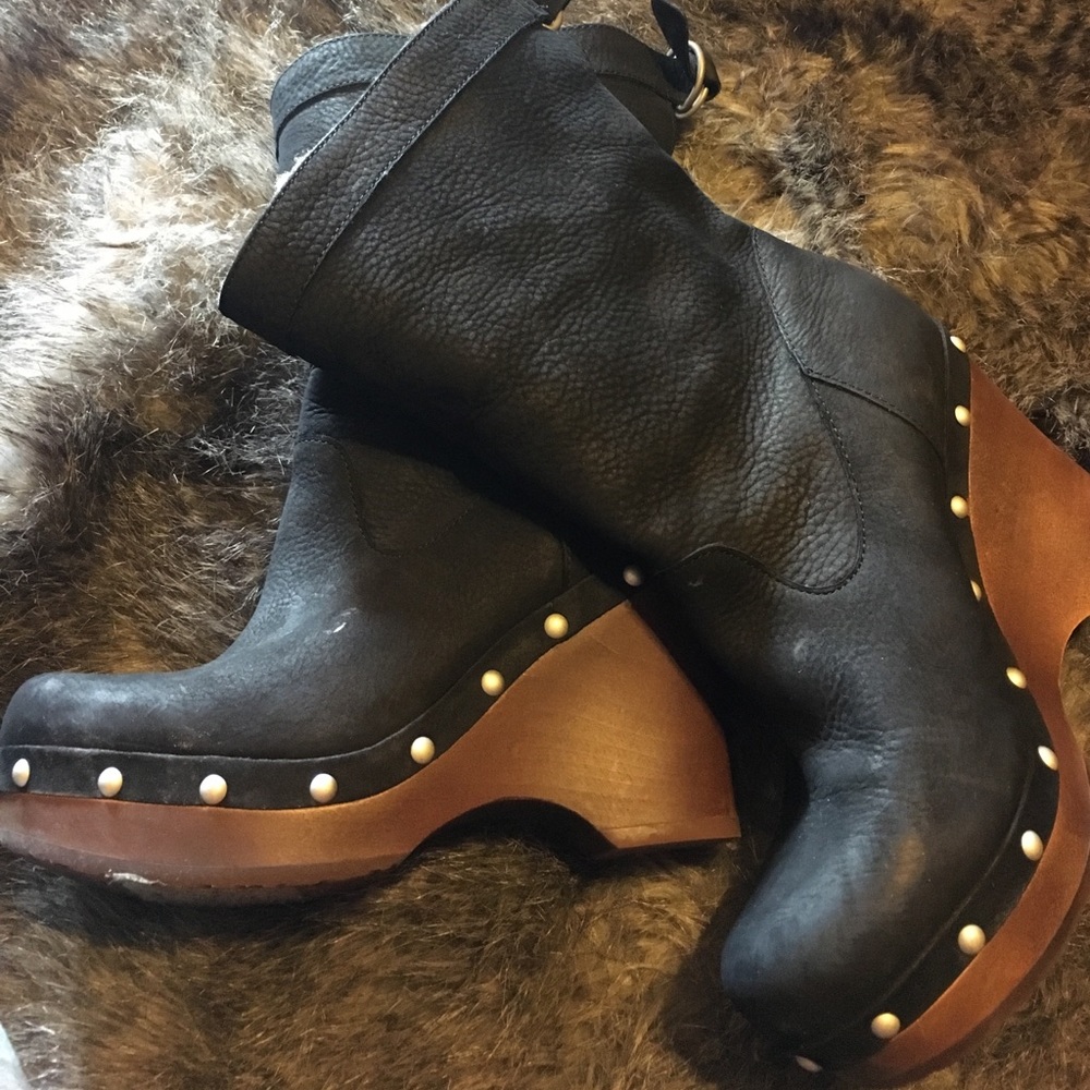 Black Uggs wedges❤️