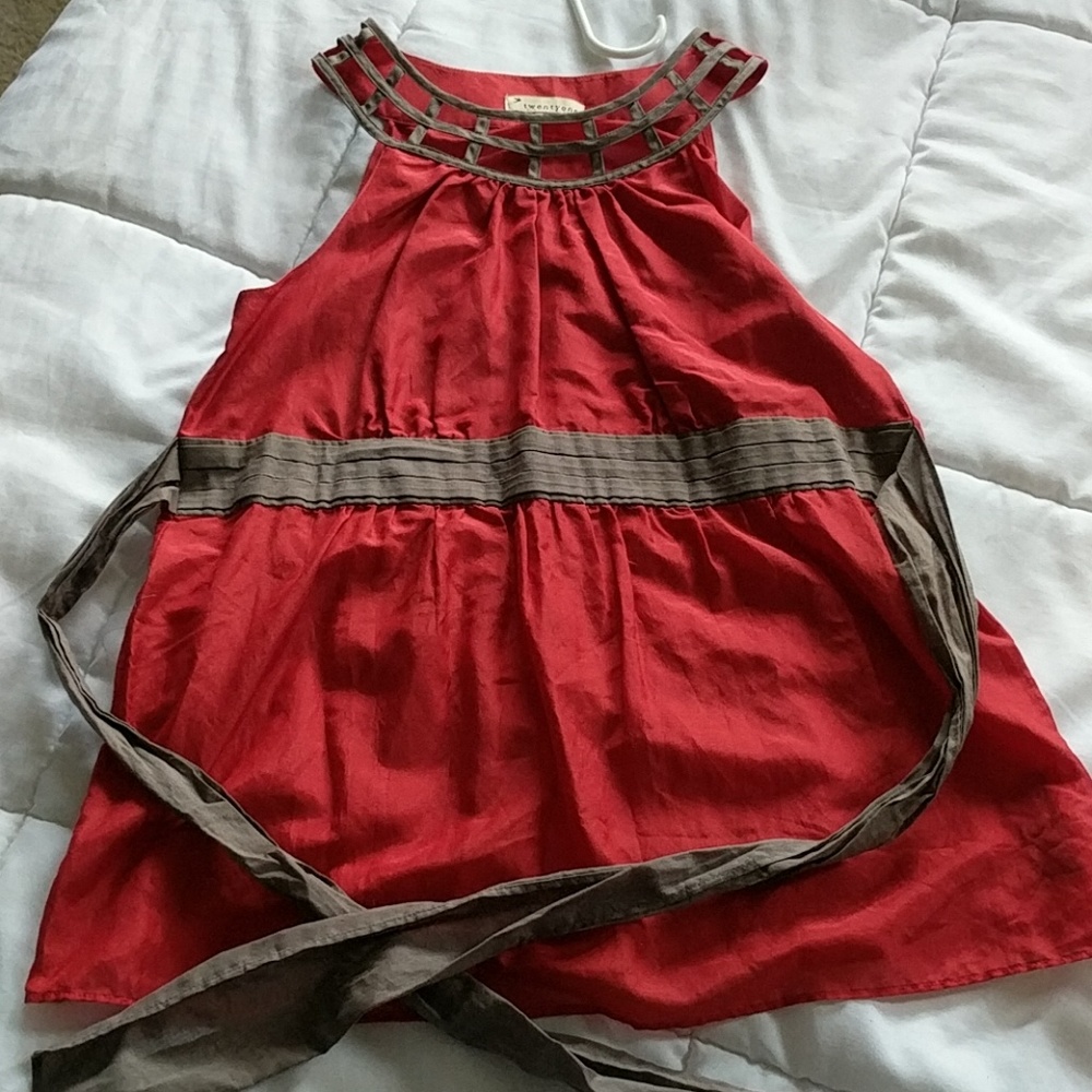 Forever 21 sleeveless blouse