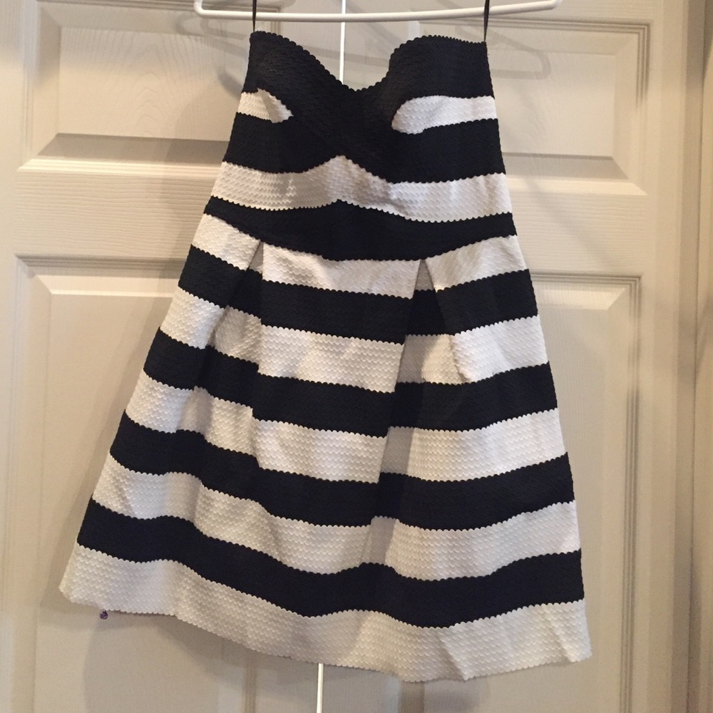 Strapless black and white dress