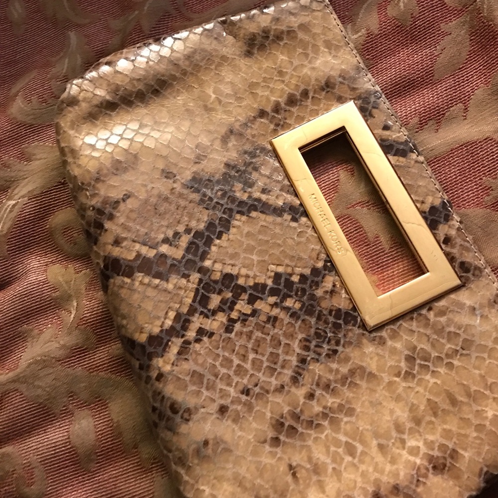 Michael kors snakeskin clutch