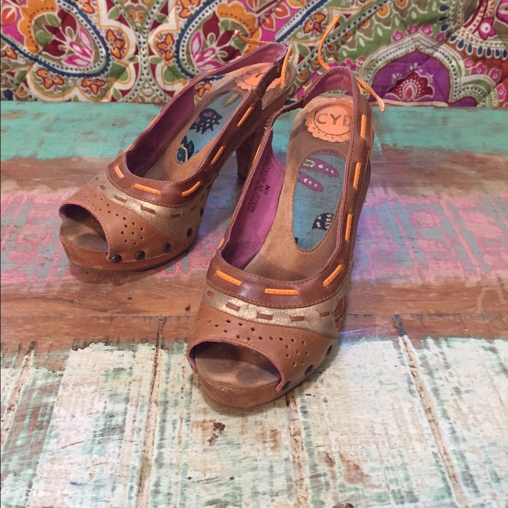 Cydney Mandel, Horizon, Leather, Size 6.