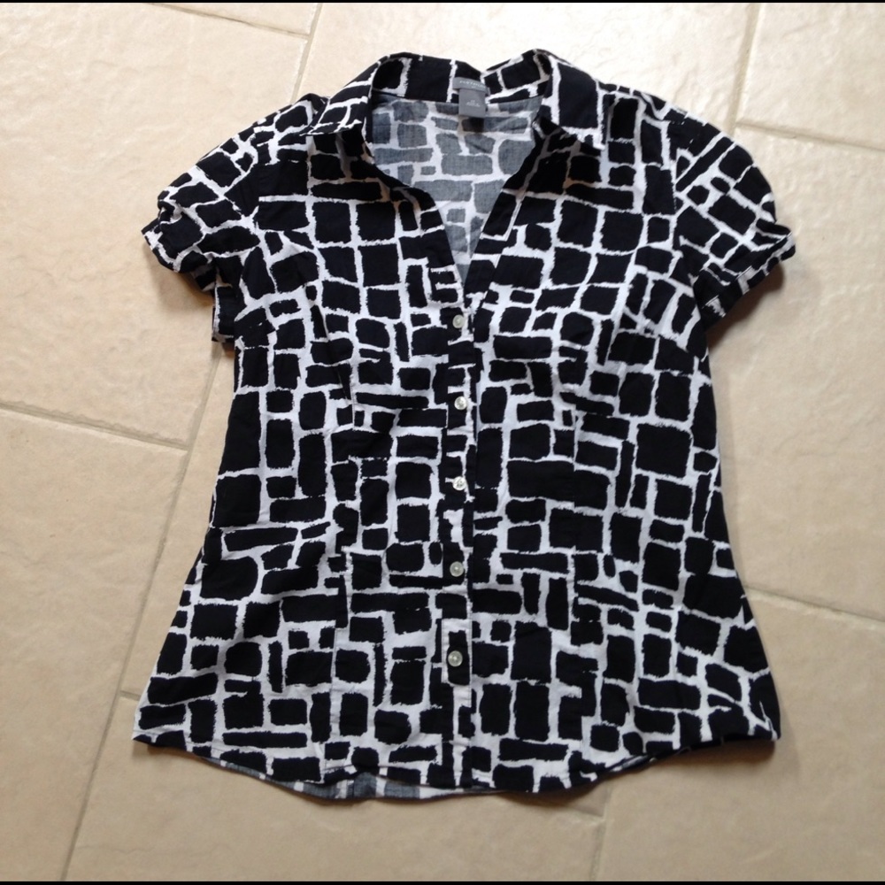 Ann Taylor fitted button down shirt