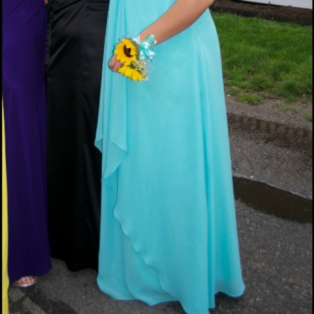 PROM DRESS 💙💙 - Picture 2 of 3