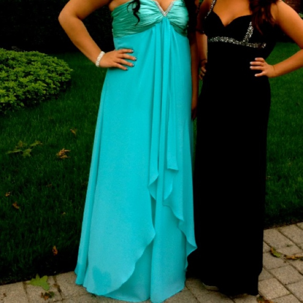 PROM DRESS 💙💙 - Picture 3 of 3