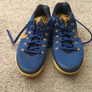 Kobe's in good condition( 7/10)men's size 9.