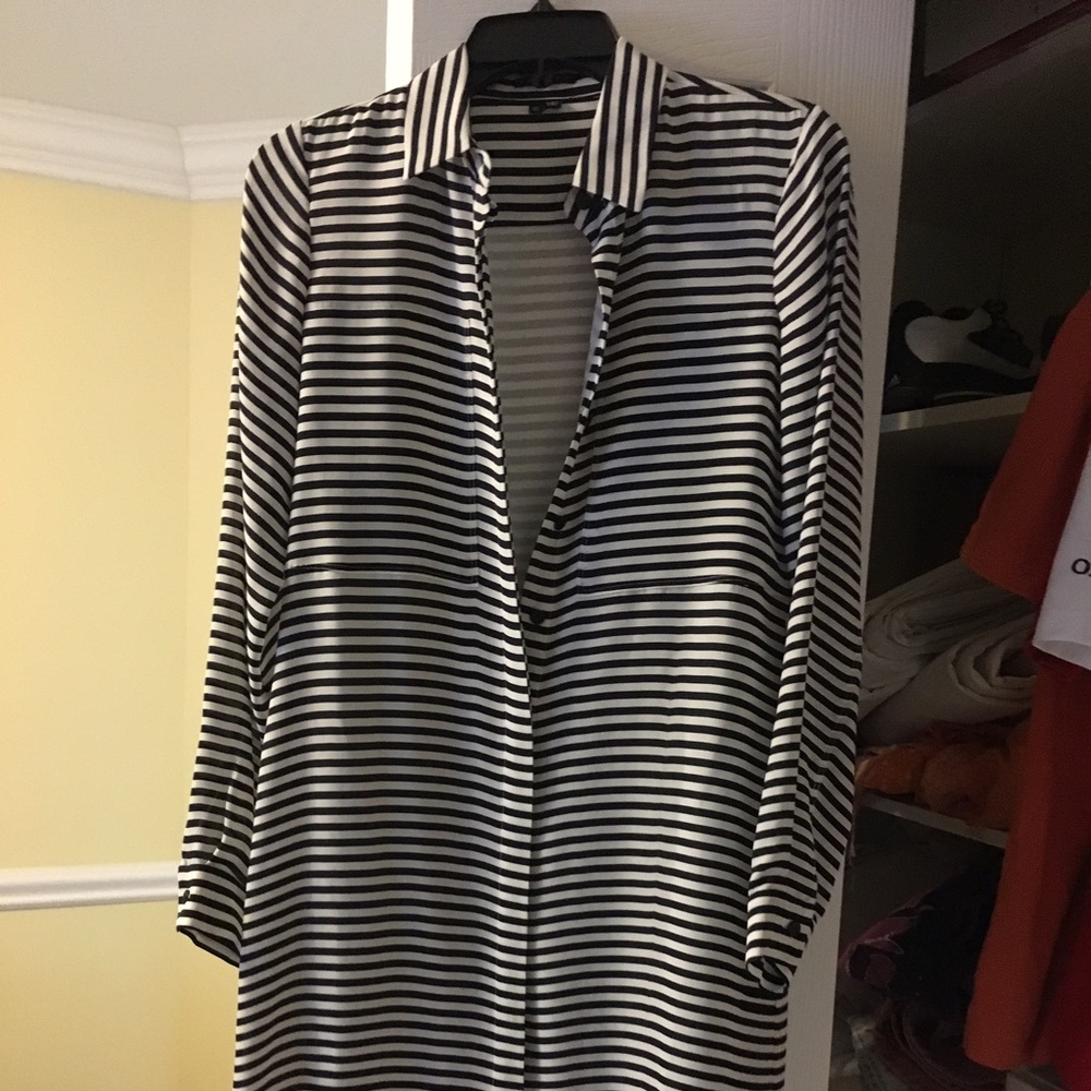 Theory 100% silk dress with white belt