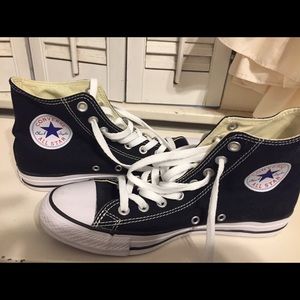 Size 7 Mens Converse Sneakers