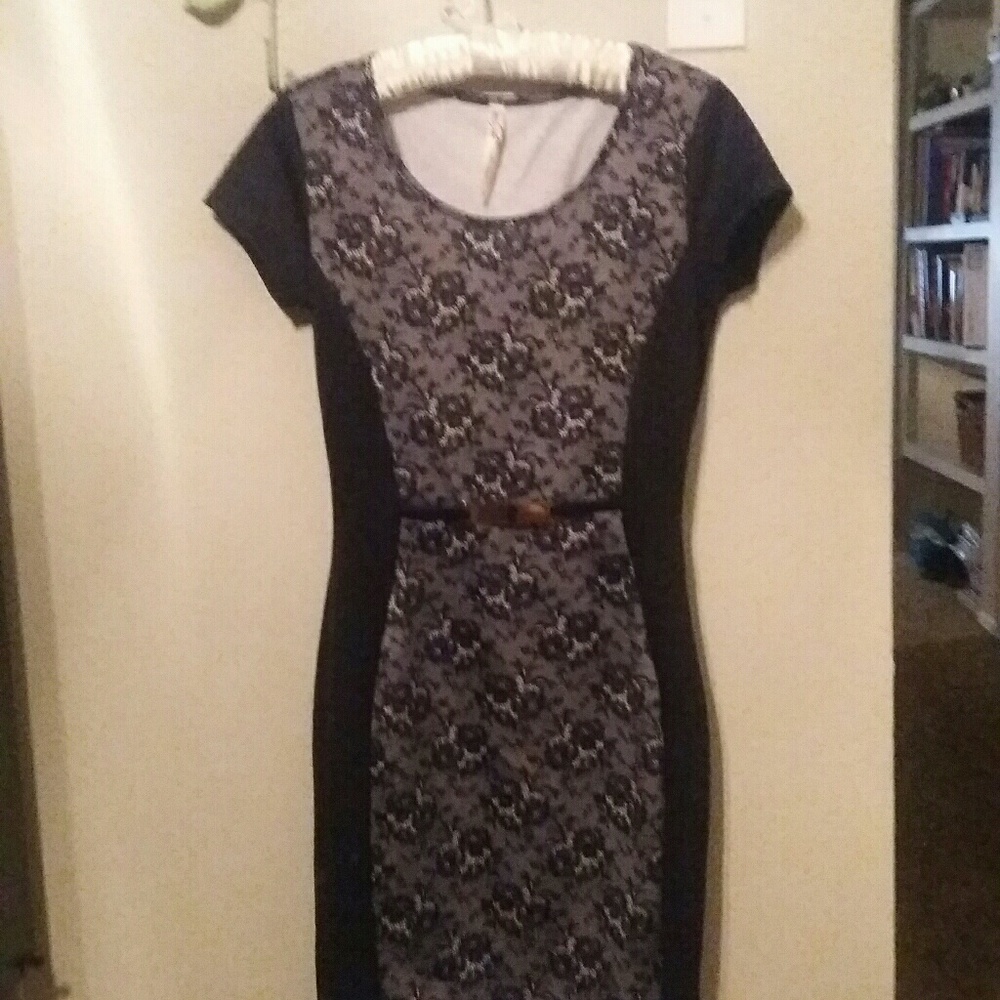 Slimming black dress with lace design
