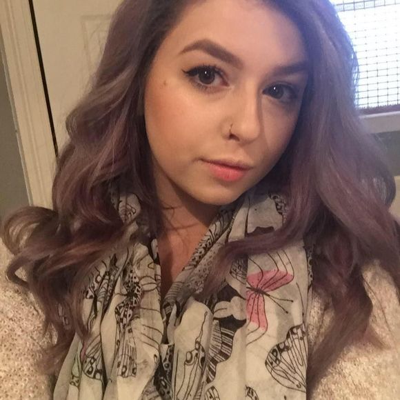 Meet your Posher, Naomi - Picture 1 of 1