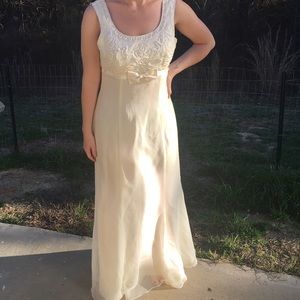 Sunday SALE----Vintage Wedding Dress 💄