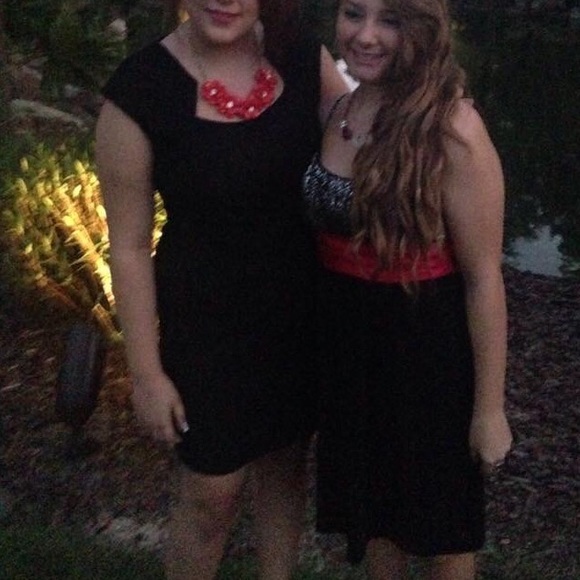 Lace Side-Pleated Dress - Picture 6 of 7