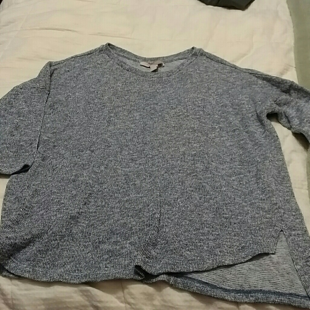 Mid sleeve blue sweater