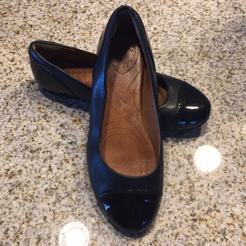 CLARKS | classy black leather ballet flats 🖤