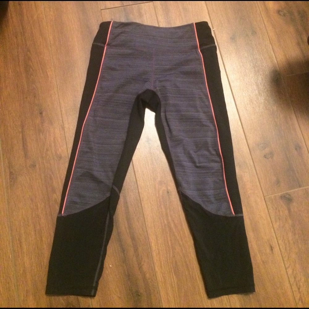 Used Zella size small crop leggings
