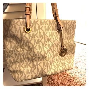 Michael Kors Jet Set logo tote white