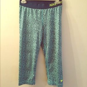Nike pro capris
