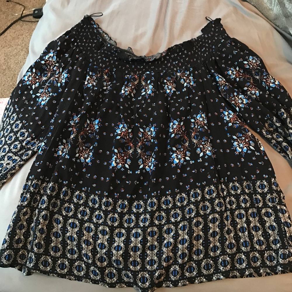 Off the shoulder 3/4 sleeve shirt