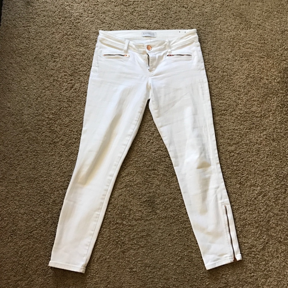 Express white cropped jeans