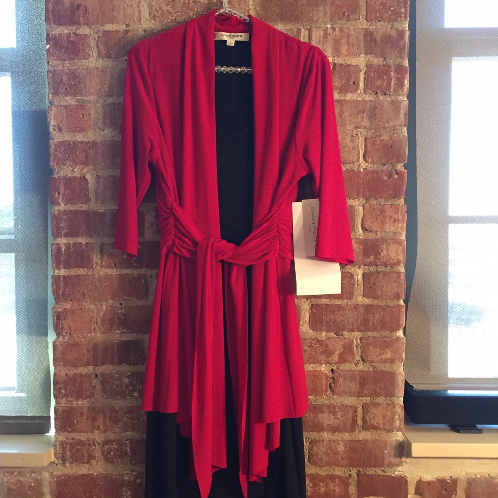 Slimming silhouette 3/4 sleeve dress