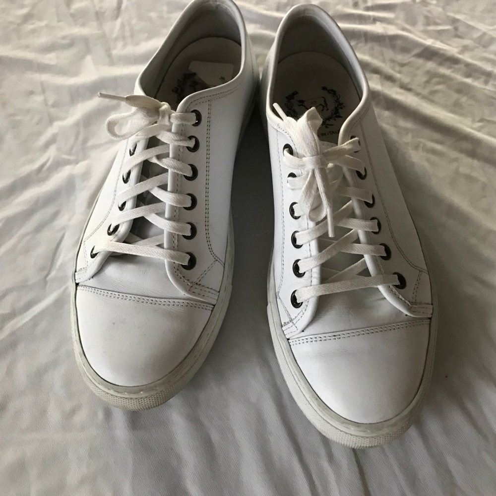 White lace up sneakers