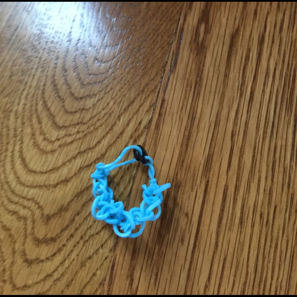 Loom bracelets - Picture 4 of 4
