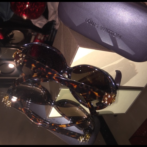 Authentic Louis Vuitton glasses. New, never worn. - Picture 2 of 3