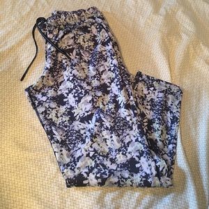 Lululemon Jet Crops size 8