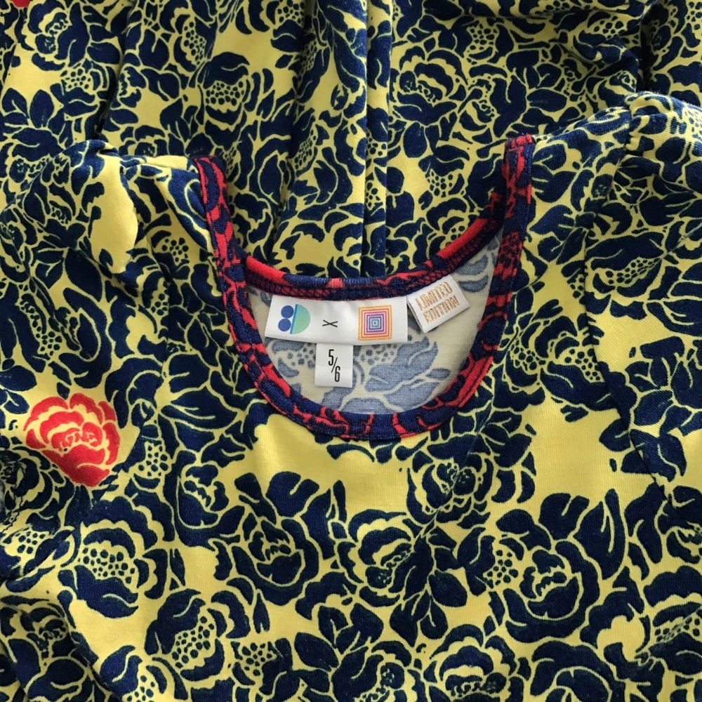 LuLaroe girls dress. (Dot dot smile)