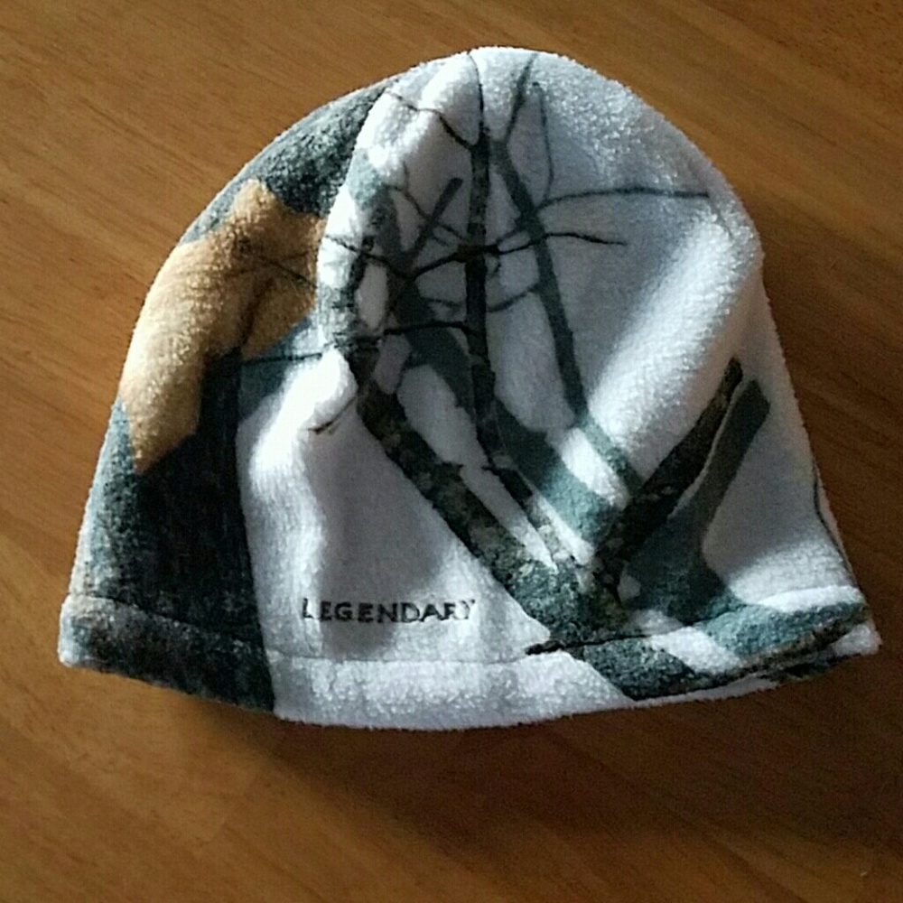 Reversible Legendary Whitetails Snow camo Beanie