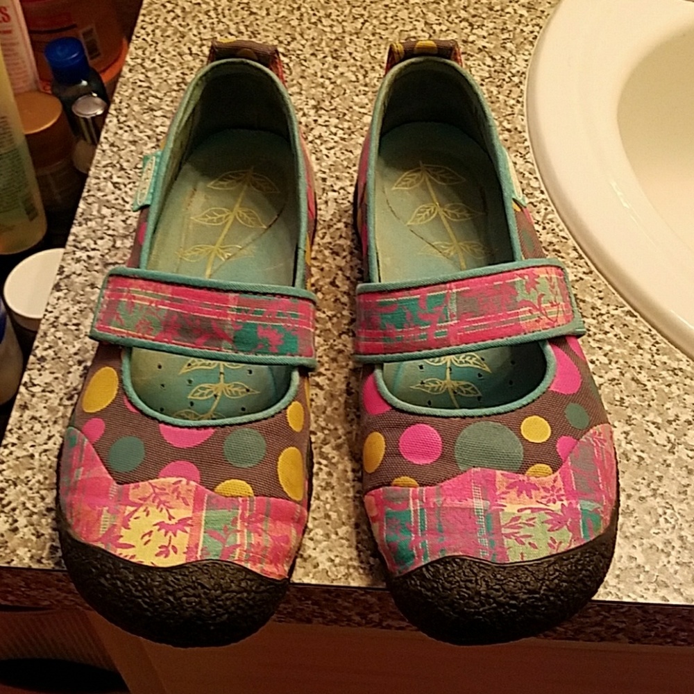CUTE COLORFUL KEENS