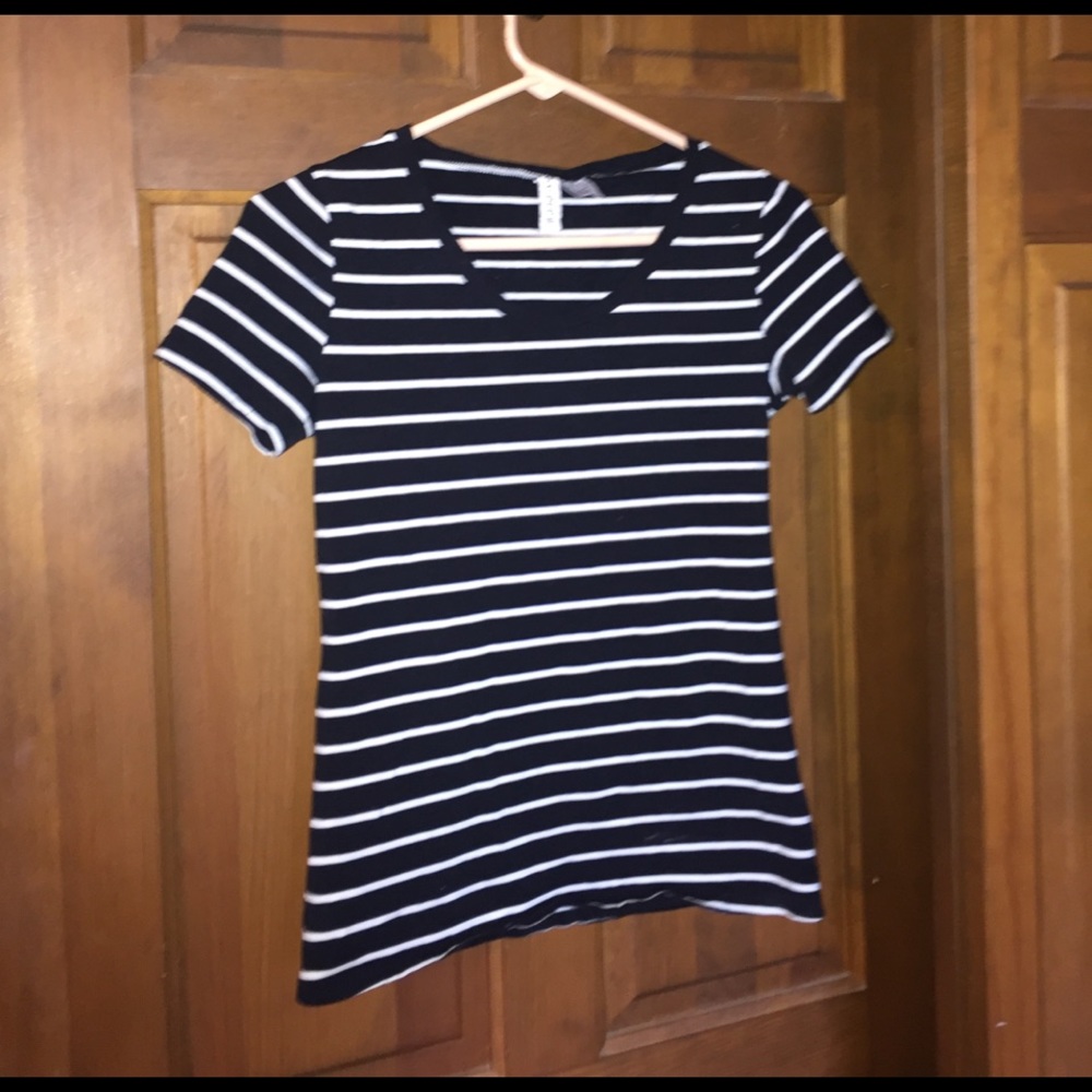 Striped scoop fitted shirt