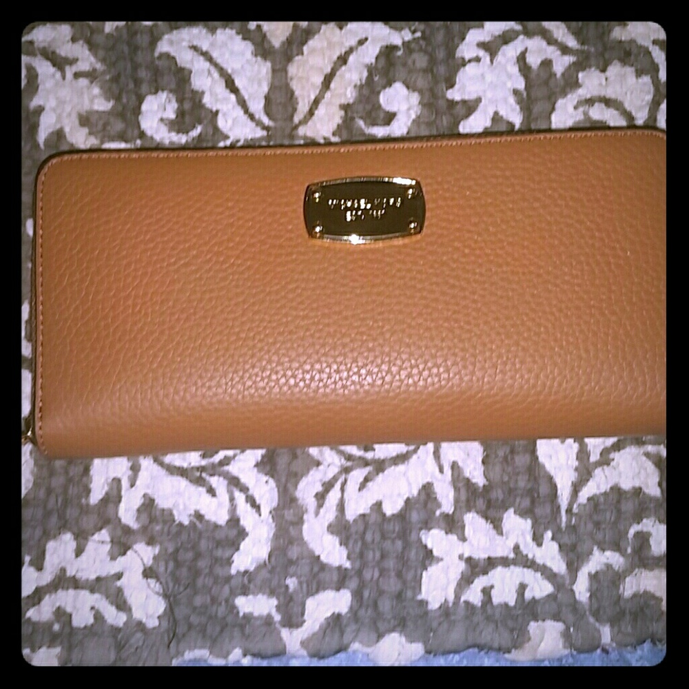 NWOT Michael Kors Jet Set Wallet