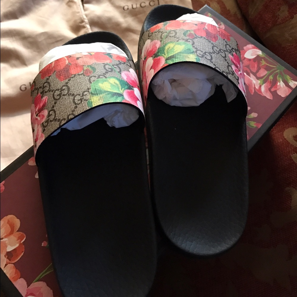 Gucci bloom slides