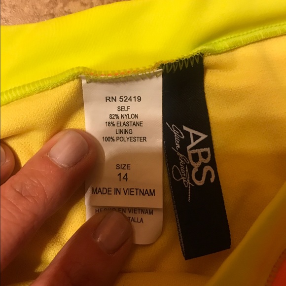 Bikini - Picture 2 of 3