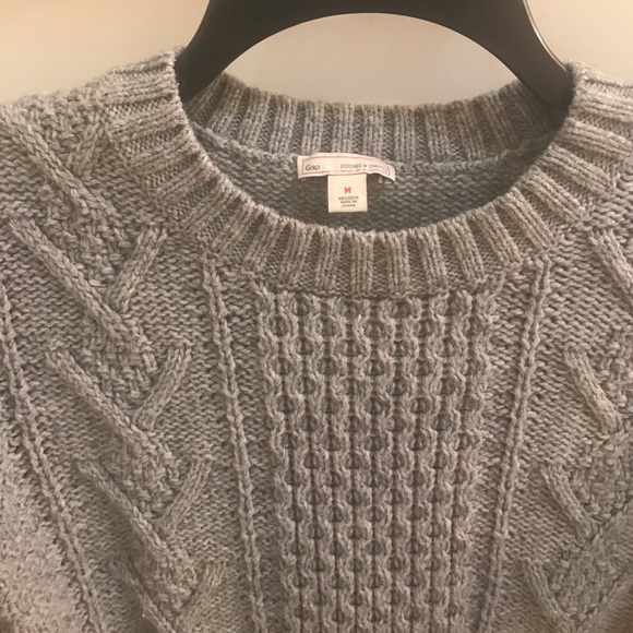 Gap sweater 🌸🌸 - Picture 2 of 3