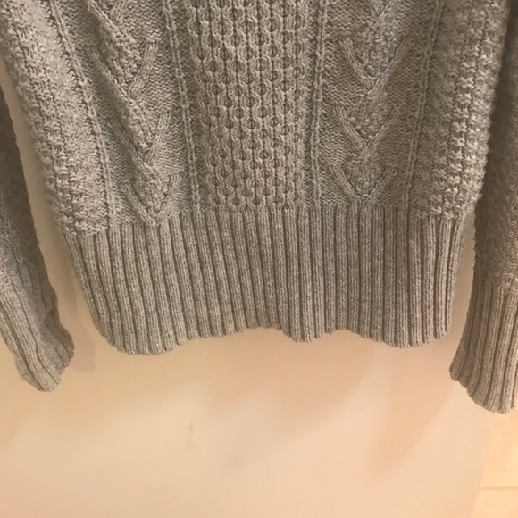Gap sweater 🌸🌸 - Picture 3 of 3