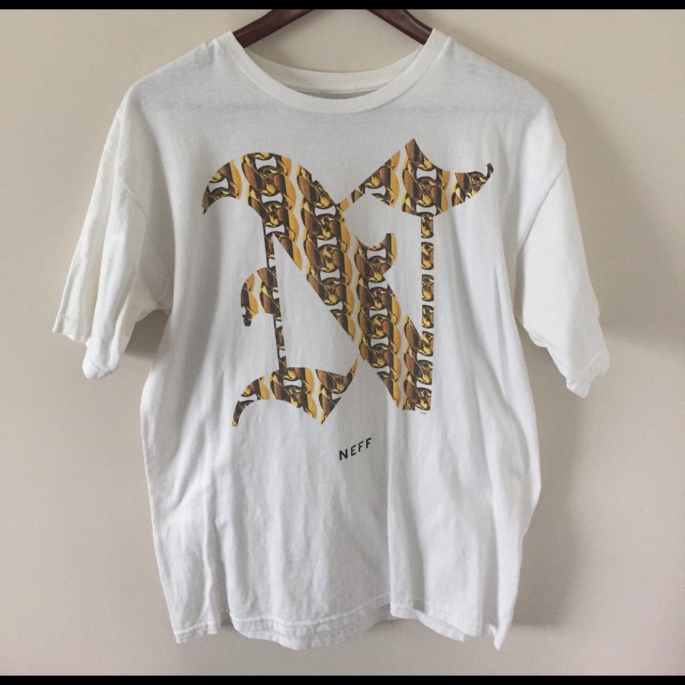 M gold chain neff shirt.
