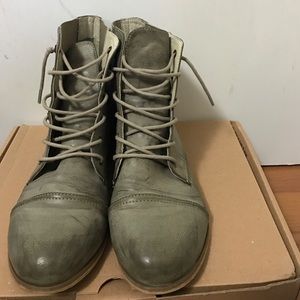 🎉SALE⬇️🎉BDG Urban Outfitters Lace Up Combat Boot