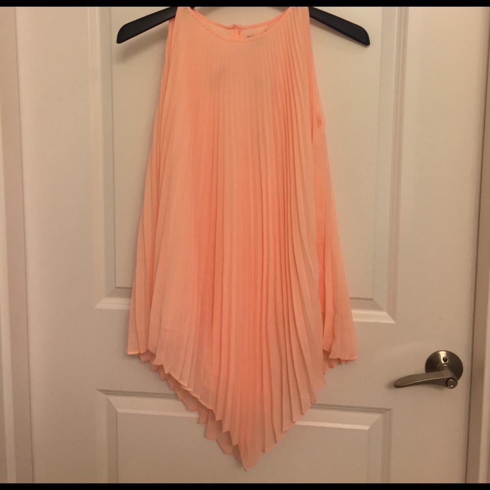 Super cute Max Studio flowy top